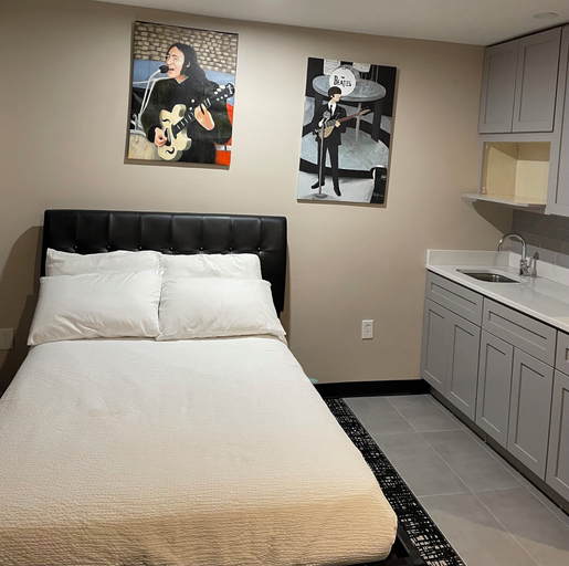 Bedroom 2, Broadway & Main Hotel, Middlesex