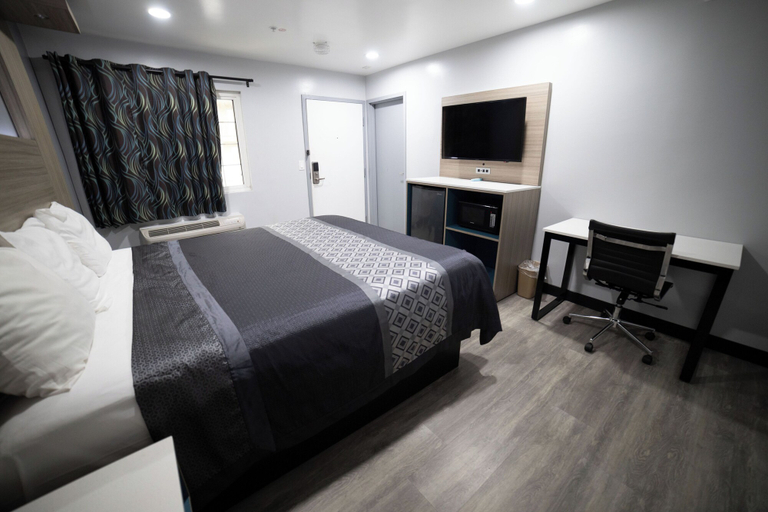 Bedroom 2, Express Inn & Suites, San Bernardino