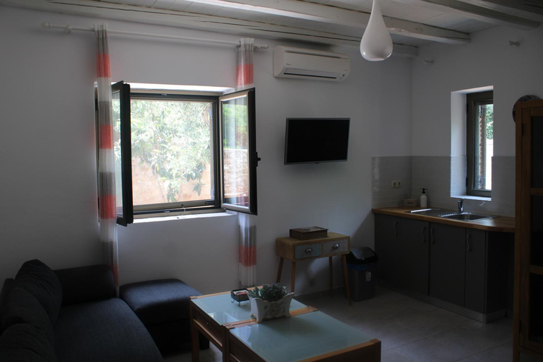 Others 2, Magnificent, Authentic Private Villa and the Guest house, Peloponnese