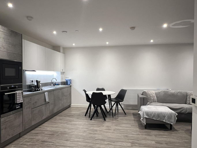Others 5, Riverside Retreat in Barking, London