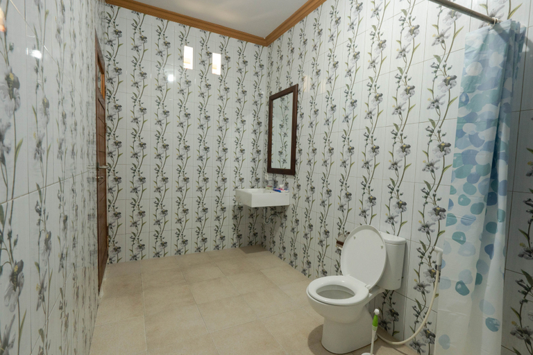 Bathroom 4, Calm Haven Villa with Amabela Garden Lovina Mitra RedDoorz, Buleleng