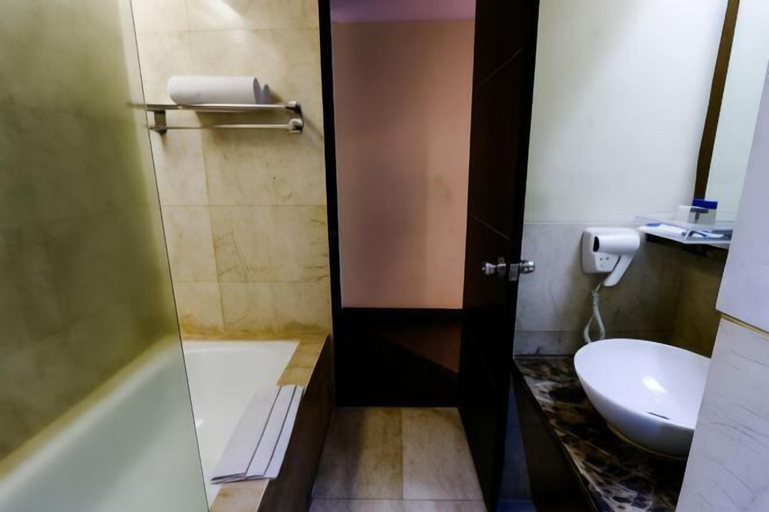 Bathroom 11