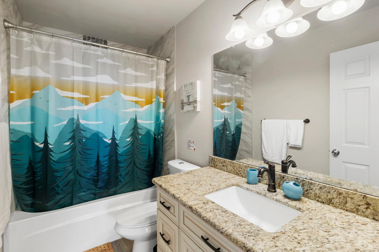 Bathroom 5, HoneyHomes Spectacular View Home with Amenities, Pierce