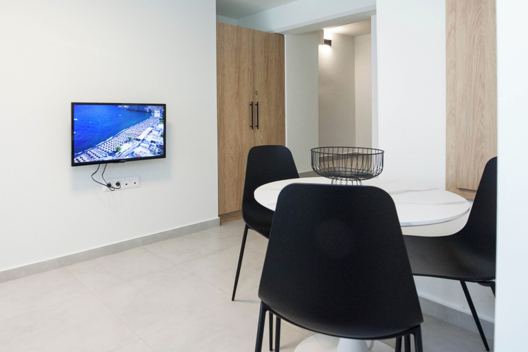 Living area 3, Cozy 1 Bd Basement Apt in Pagrati, Attica