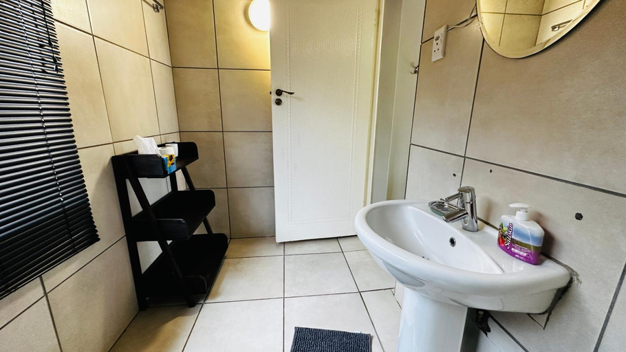 Others 4, Aspen Guest House NO LOADSHEDDING, City of Tshwane