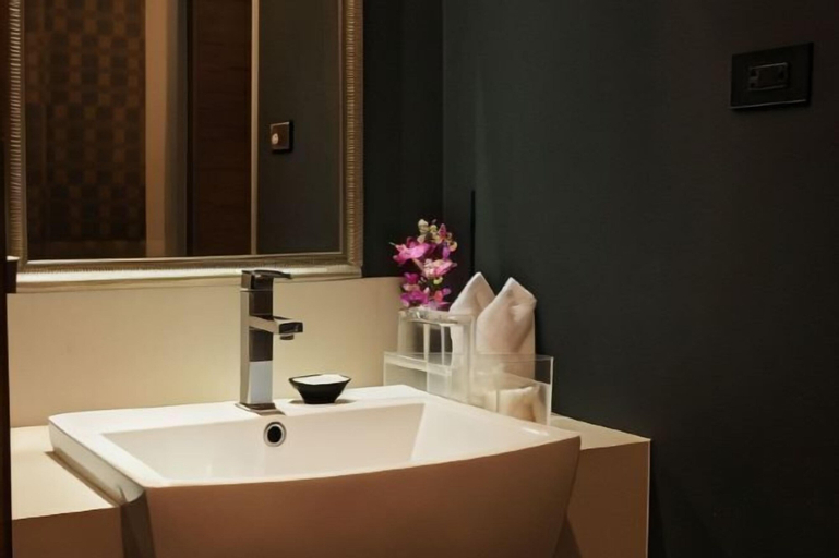 Bathroom 30