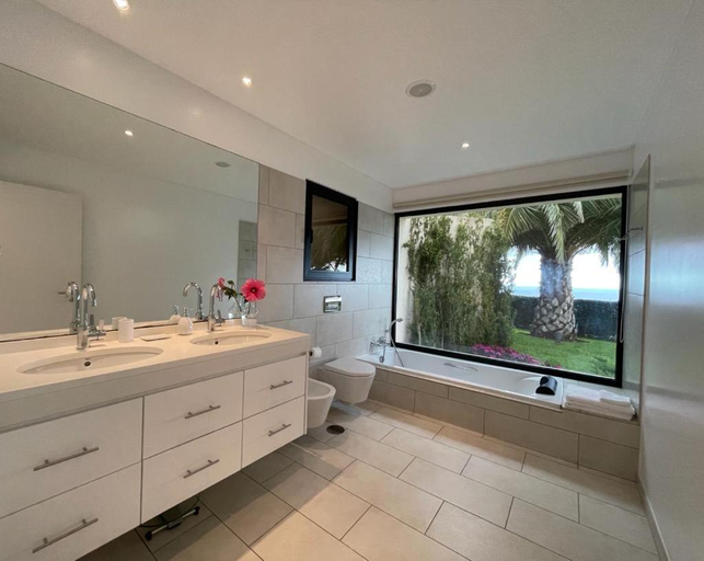 Bathroom 1, Morning Star Villa, Calheta