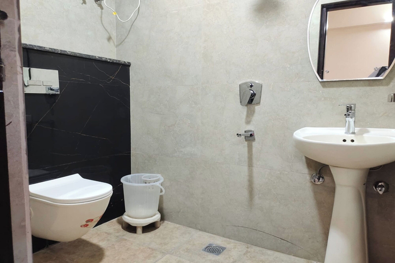 Bathroom 3, Hotel Amrapali, Jaipur