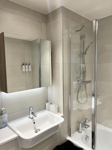 Bathroom 3, Modern, New, Amazing 2 Bed Flat in East London, London