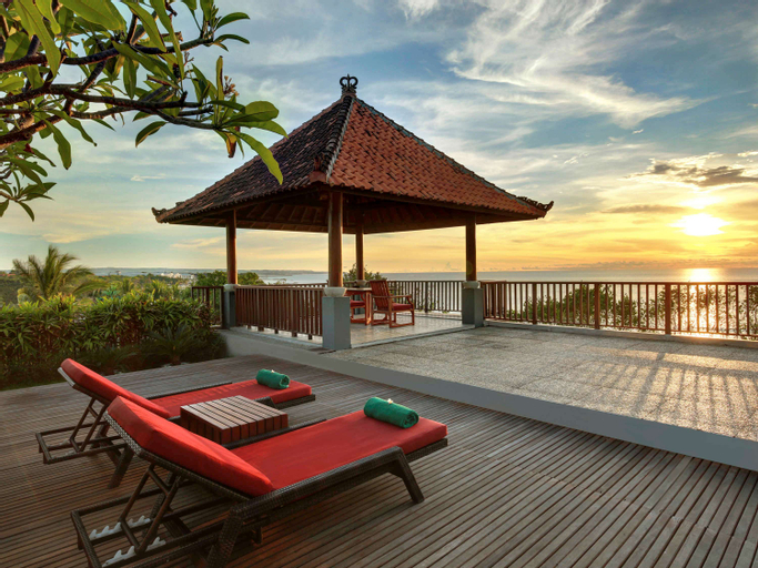 Exterior & Views 10