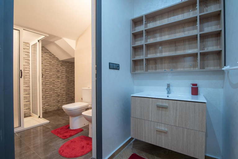Bathroom 16