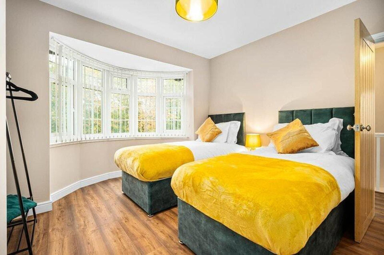 Room 5, Cosy 3-bed House in Birmingham With Free Parking, Sandwell