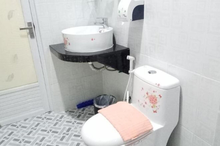 Bathroom 12