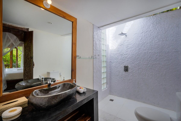 Bathroom 4, Kura Kura Beach House, Badung