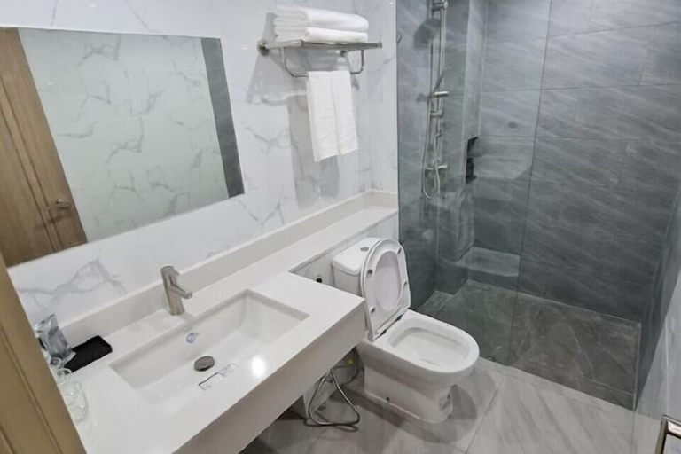 Bathroom 22
