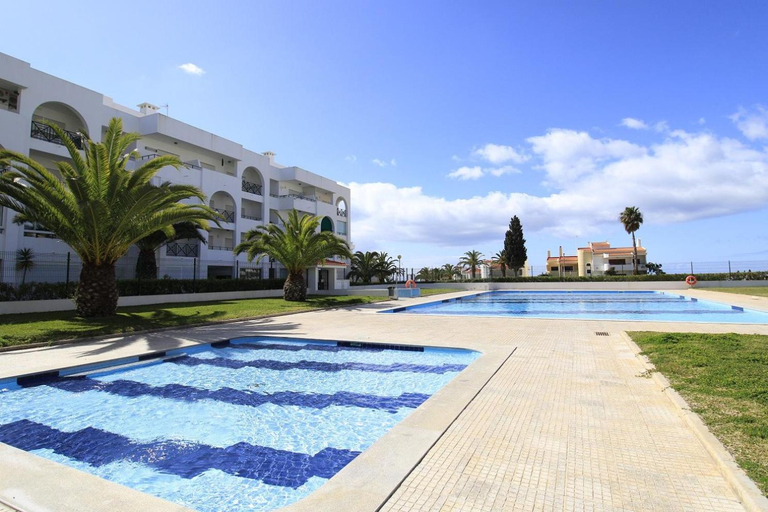 Sport & Beauty 2, Armacao de Pera Brightness With Pool by Homing, Lagoa