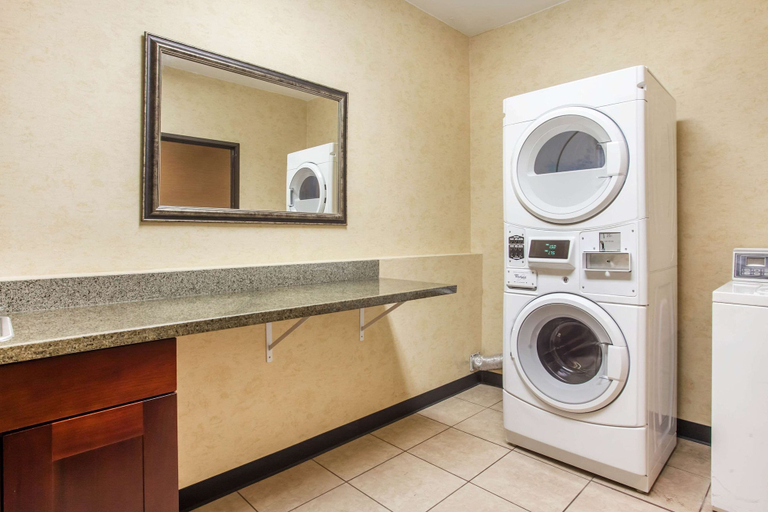 Bathroom 4, Comfort Suites Near Vancouver Mall, Clark