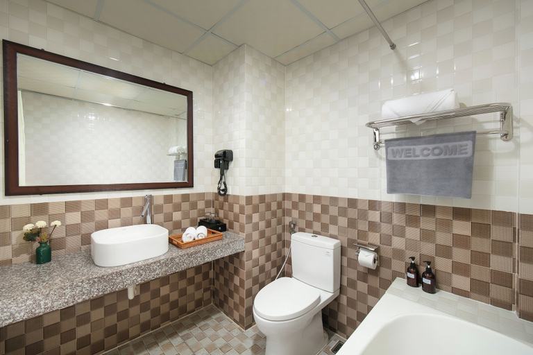 Bathroom 4, Hoi An Golden Holiday Villa, Da Nang