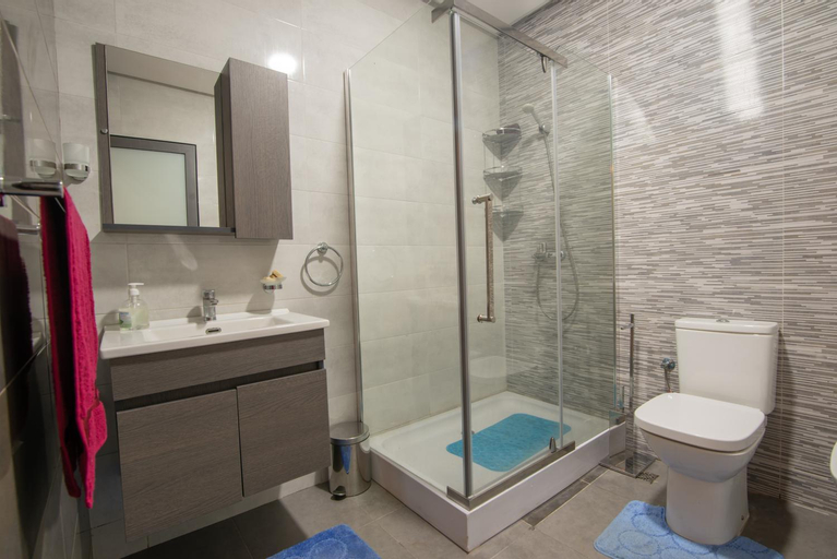 Bathroom 10
