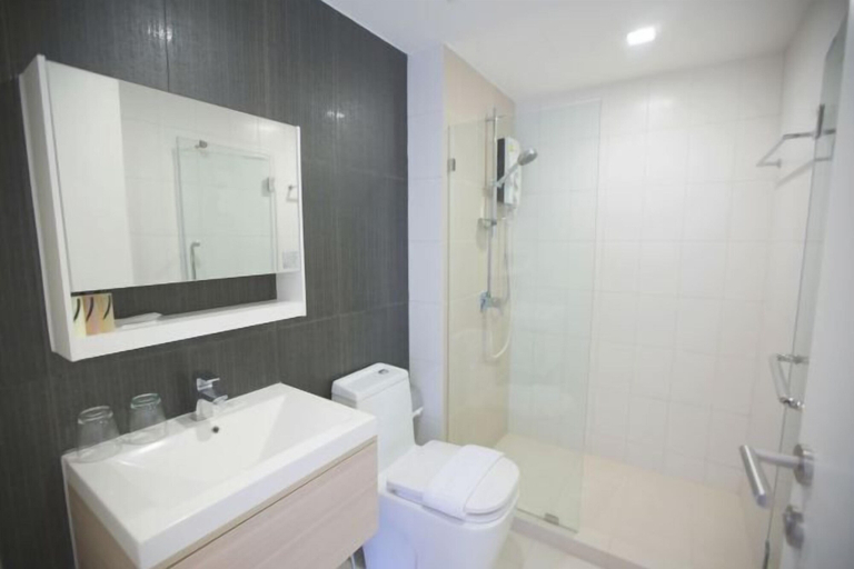 Bathroom 12
