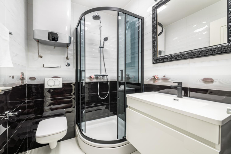 Bathroom 2, Charming, Split
