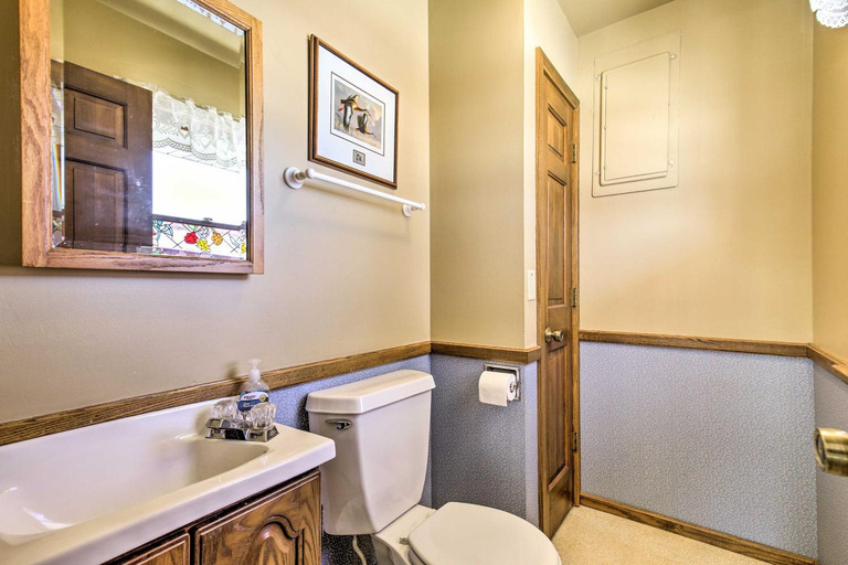 Bathroom 3, Simple Cranberry & Wine Farm Home w/ Fire Pit!, Oneida