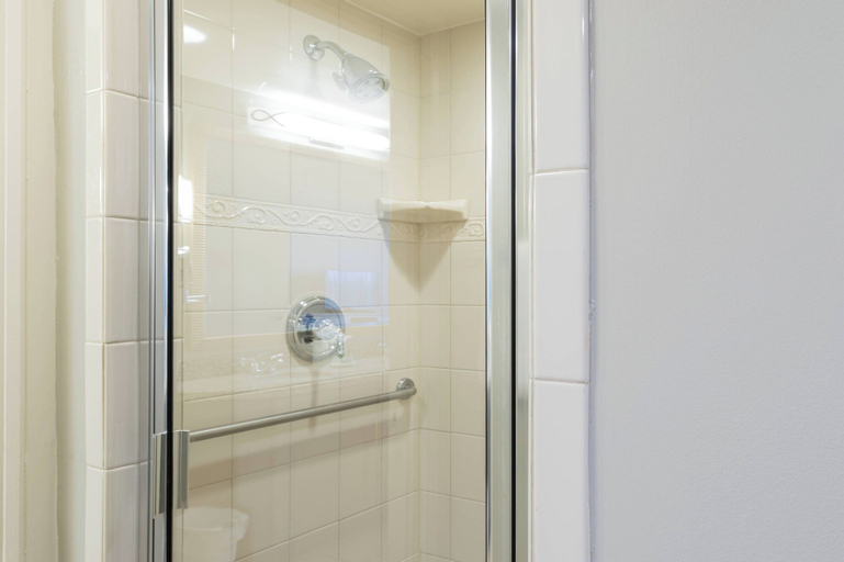 Bathroom 7