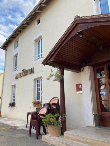 Others 4, Hotel Central, Vienne