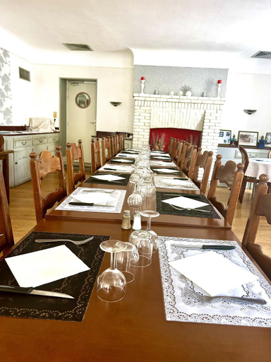 Others 5, Hotel Central, Vienne