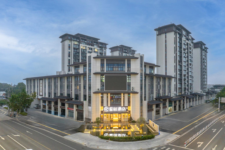 Exterior & Views