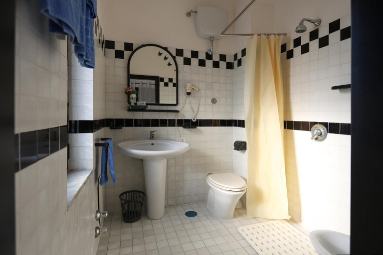 Bathroom, Hotel Barracuda, Napoli