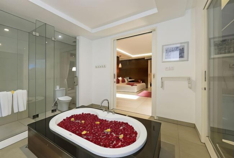 Bathroom 11