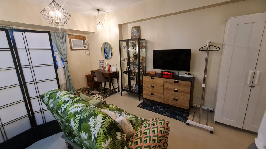 Others 4, Lucky East Serin with Netflix DisneyPlus FreeCoffeeTea & Recliner, Tagaytay City