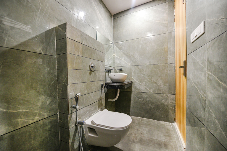 Bathroom 2, Fabhotel Midway, Amritsar
