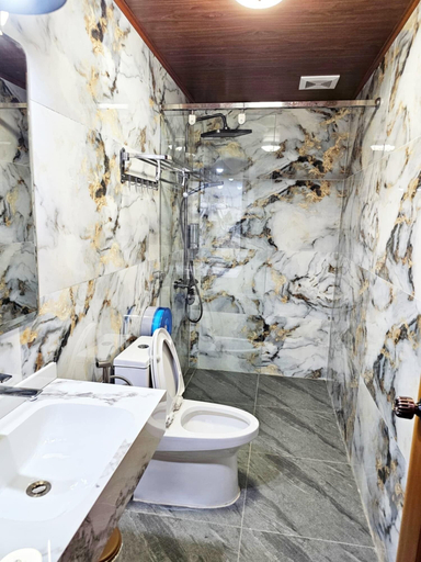 Bathroom 4, SKY HOTEL, Vangvieng