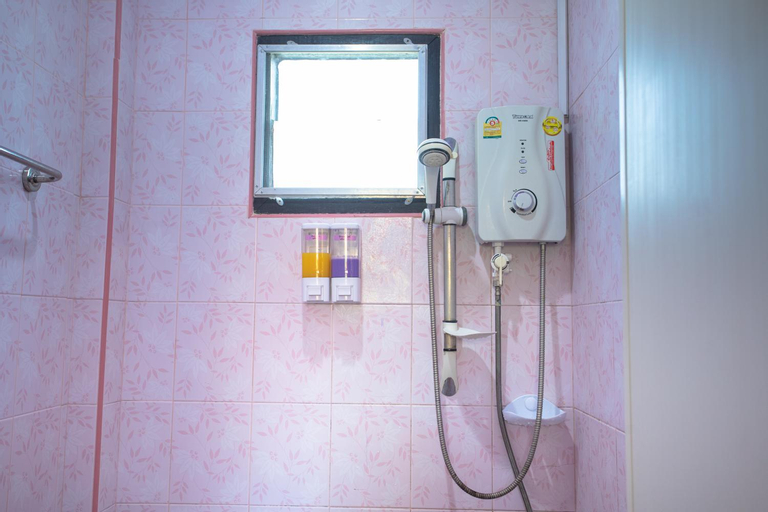 Bathroom 12