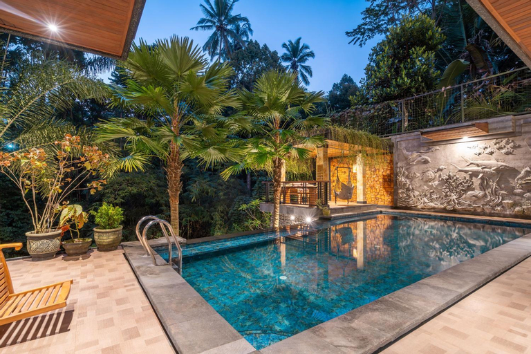 Swimming Pool 13