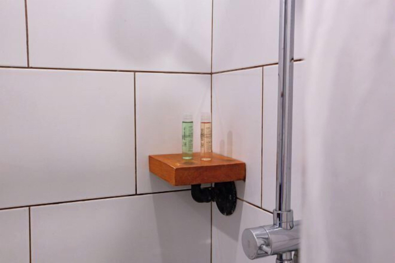 Bathroom 14