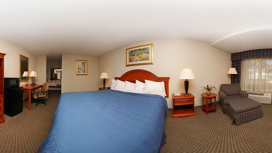 Bedroom 3, Texas Inn & Suites-Denton, Denton