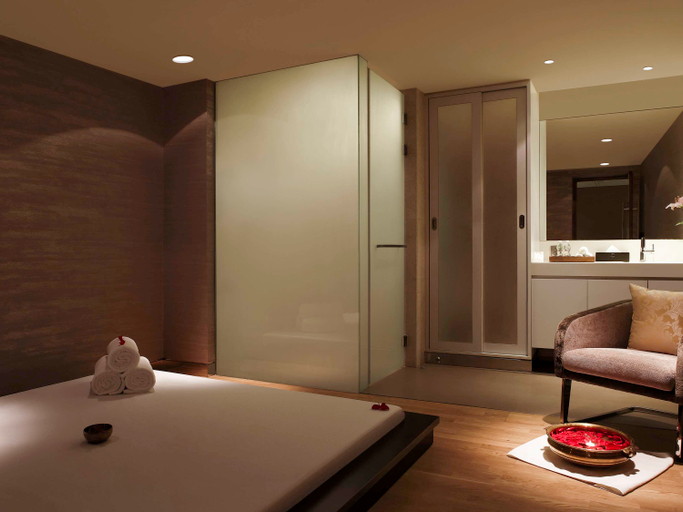 Bedroom 4, Novotel New Delhi Aerocity, Delhi