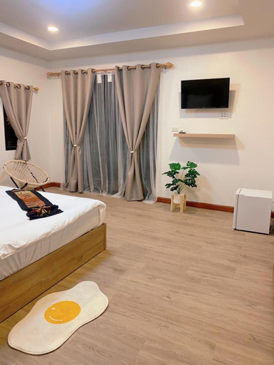 The moon camp khanom, Khanom