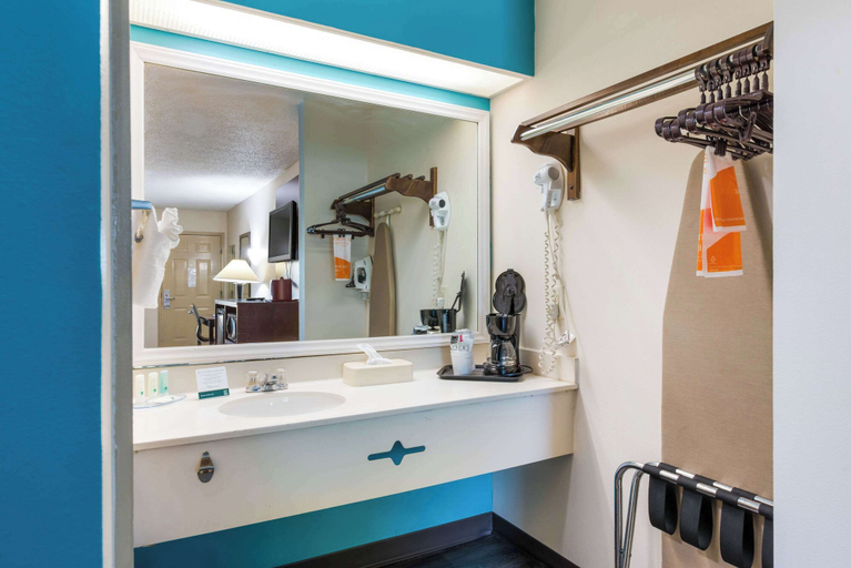 Bathroom 3, Quality Inn & Suites Rockingham, Richmond