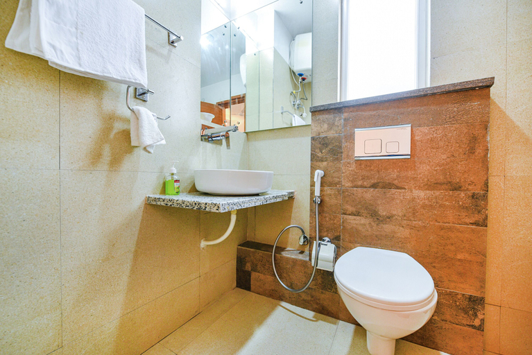 Bathroom 3, Fabhotel Sparkling, Delhi