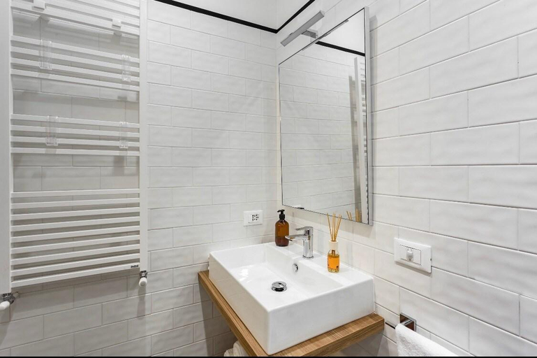 Others 2, Milanofierapartments: Correggio suite, Milano