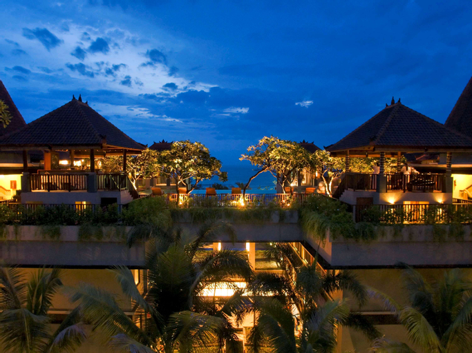 Exterior & Views 17