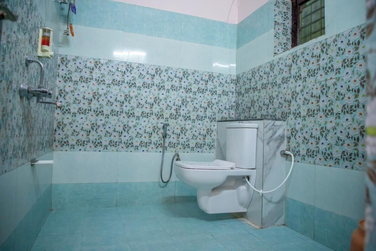 Bathroom, Hotel Hari Sharanam, Kannauj