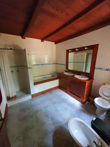 Bedroom 4, Rosslyn Tree, Westlands