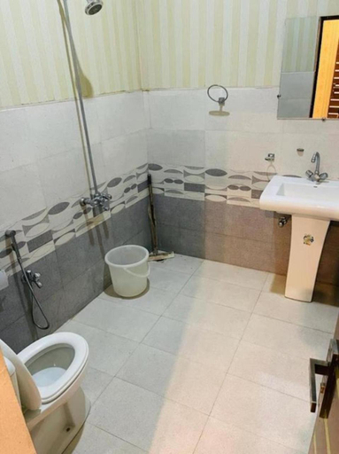 Bathroom 4, Husnain Resort, Hazara