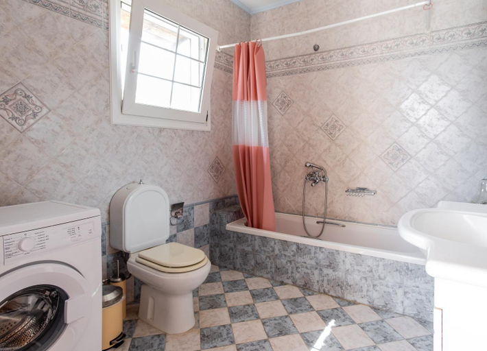 Bathroom 2, Mansion Argyrakiko - 3 bedroom house in Kampos, North Aegean