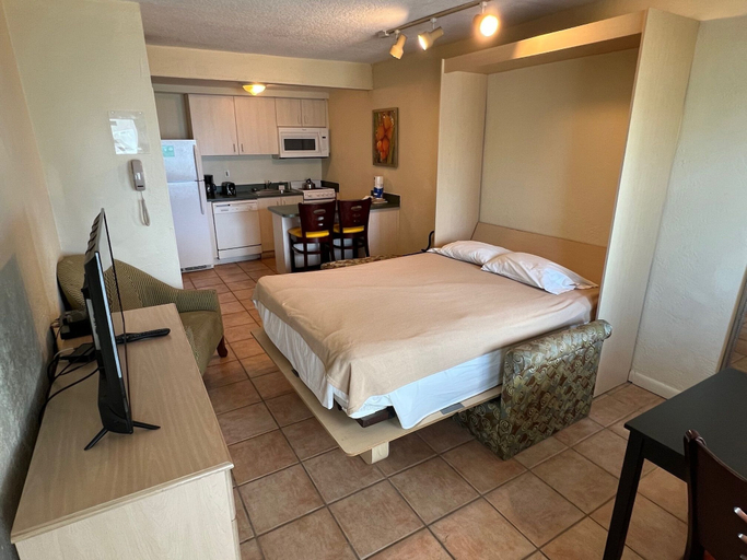 Enchanted Isle Resort, Broward